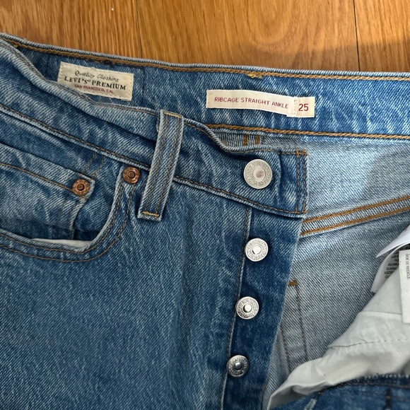 Levis Ribcage Straight - Picture 6 of 8